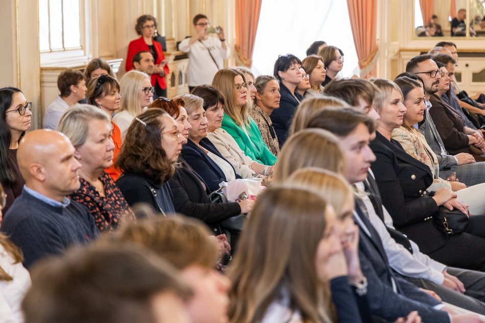 Łódź. Stypendia dla wybitnych uczniów z Łodzi i regionu przyznane. Nagrodzeni także nauczyciele