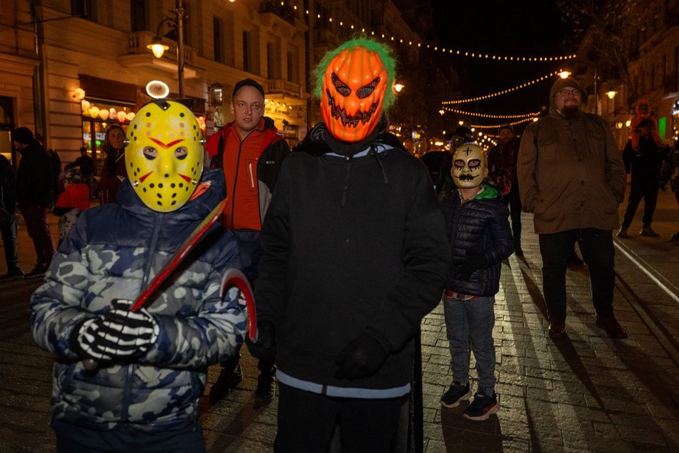Łódź. Halloweenowa parada przeszła Piotrkowską w Łodzi. Tłumy duchów, czarownic i zombie!