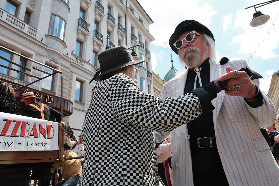 Łódź. Swingowy Spacer po Piotrkowskiej. Najbardziej roztańczona parada w Łodzi! Byłeś?
