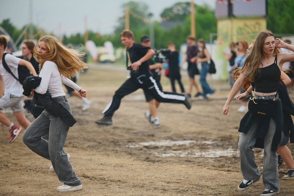 Deszcz im niestraszny! Pierwsi festiwalowicze rozpoczęli trzeci dzień Łódź Summer Festival 2025!