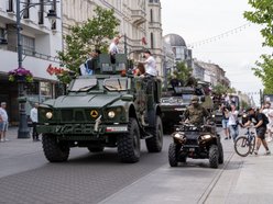 Parada na Piotrkowskiej przed meczem Marcina Gortata z NATO