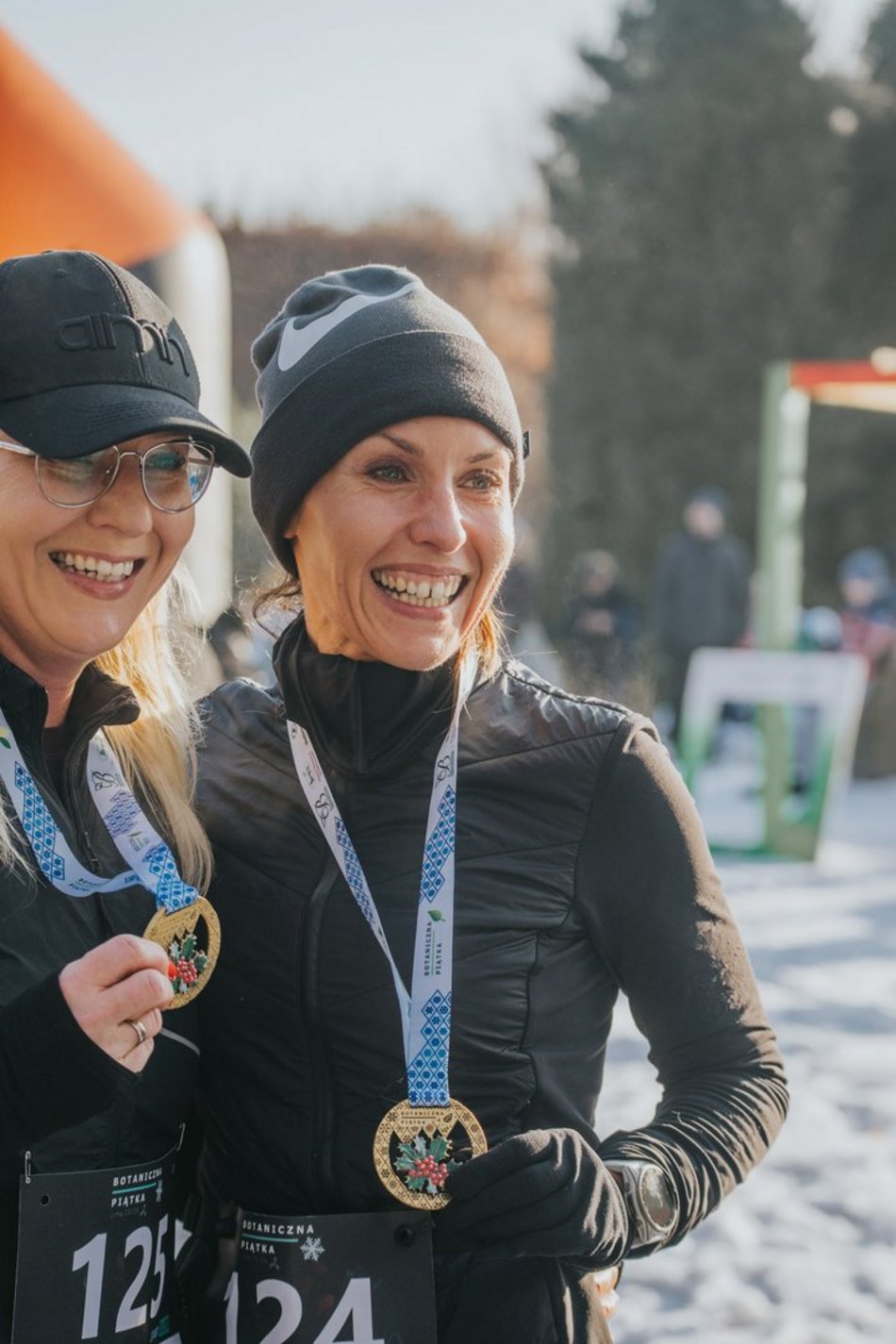 Botaniczna Piątka w Ogrodzie Botanicznym w Łodzi. Galeria z mroźnego biegu