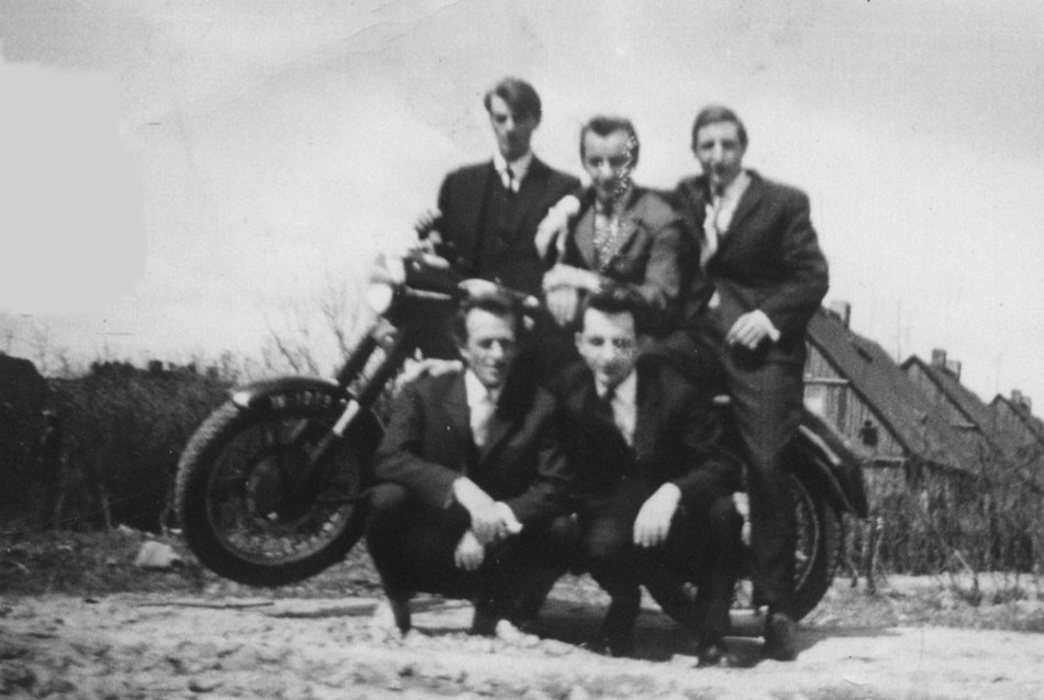 Łódź. Domki kunitzerowskie rzędu 2, 3 lub 4. Widok w kierunku dzisiejszej al. Piłsudskiego - rok 1964