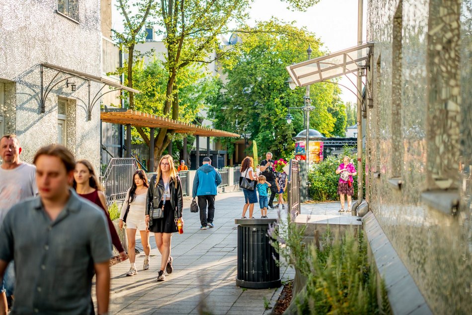 Łódź. Jazzowe Wtorki w Łodzi. Youth Jazz Band wystąpił w Pasażu Róży