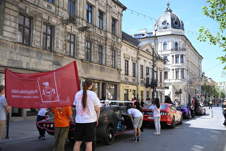 Łódź. Juwenalia 2026 w Łodzi czas start! Kolorowa parada studentów przeszła Piotrkowską