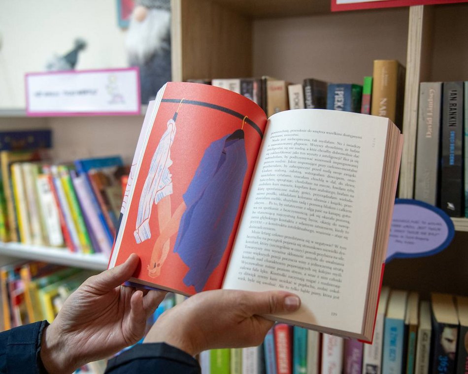 Łódź. Biblioteczka przy ul. Kutrzeby 16 w Łodzi