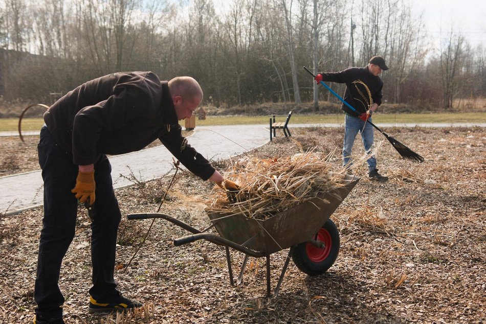 Łódź. Łódź sprząta na błysk po zimie! Pracownicy nie próżnują i porządkują ulice, parki, chodniki i nie tylko