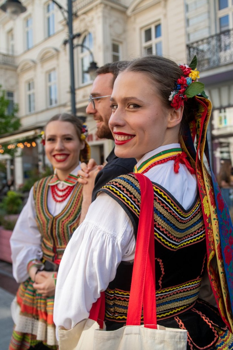 Łódź. Juwenalia 2025 w Łodzi. Kolorowy pochód studentów przeszedł Piotrkowską!