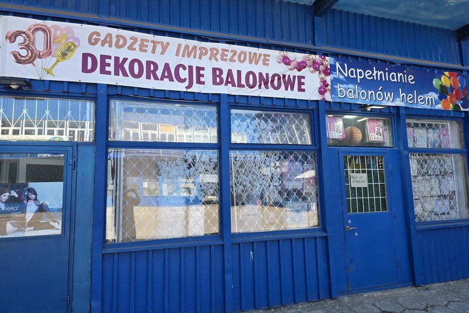 Łódź. Co kupisz w niebieskim pawilonie na Retkini? Szewc, pub, 1001 drobiazgów, zegarmistrz i więcej