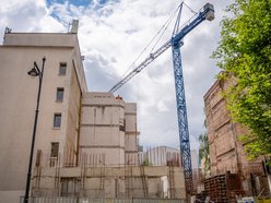 Łódź. Odbudowa zawalonej kamienicy w przy ul. Rewolucji 31 w Łodzi