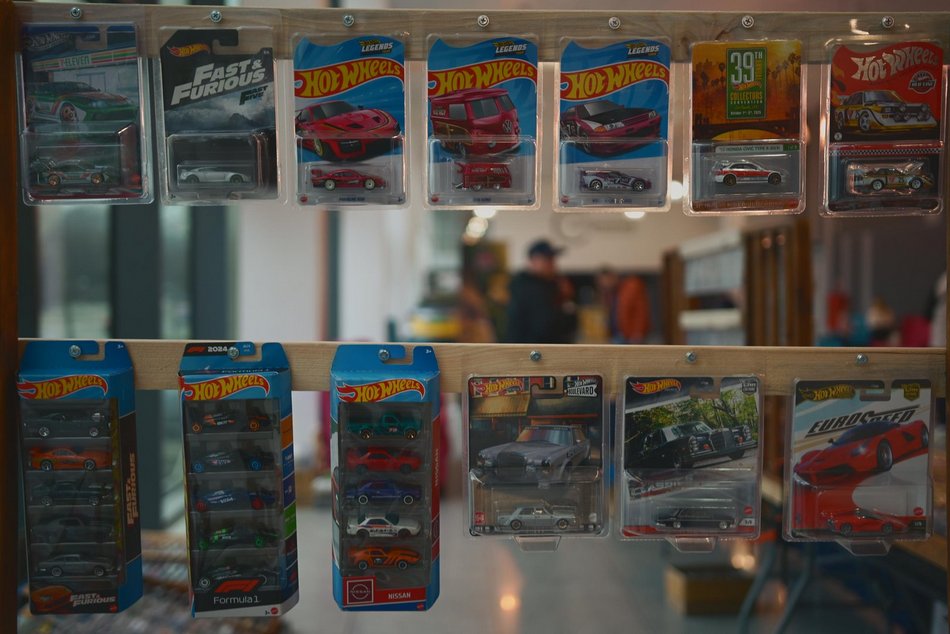 Łódź. Łódzkie Targi Motoryzacyjne w hali Expo Łódź. Klasyki, auta przyszłości, dealerzy i więcej