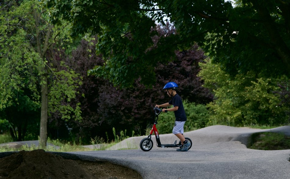Wodne kurtyny i nowe huśtawki na największym placu zabaw w Łodzi