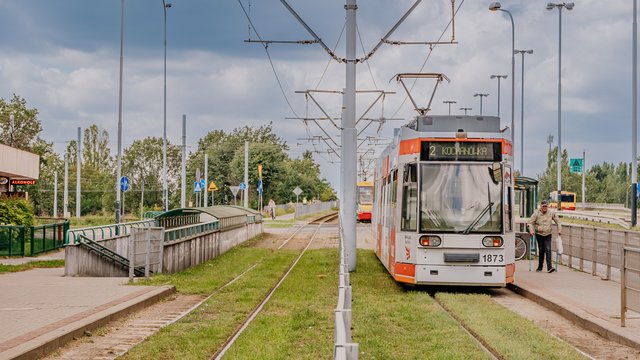 Tramwaje MPK Łódź wróciły na trasy! Aleksandrowska i Pabianicka po remoncie torowisk [ZDJĘCIA]