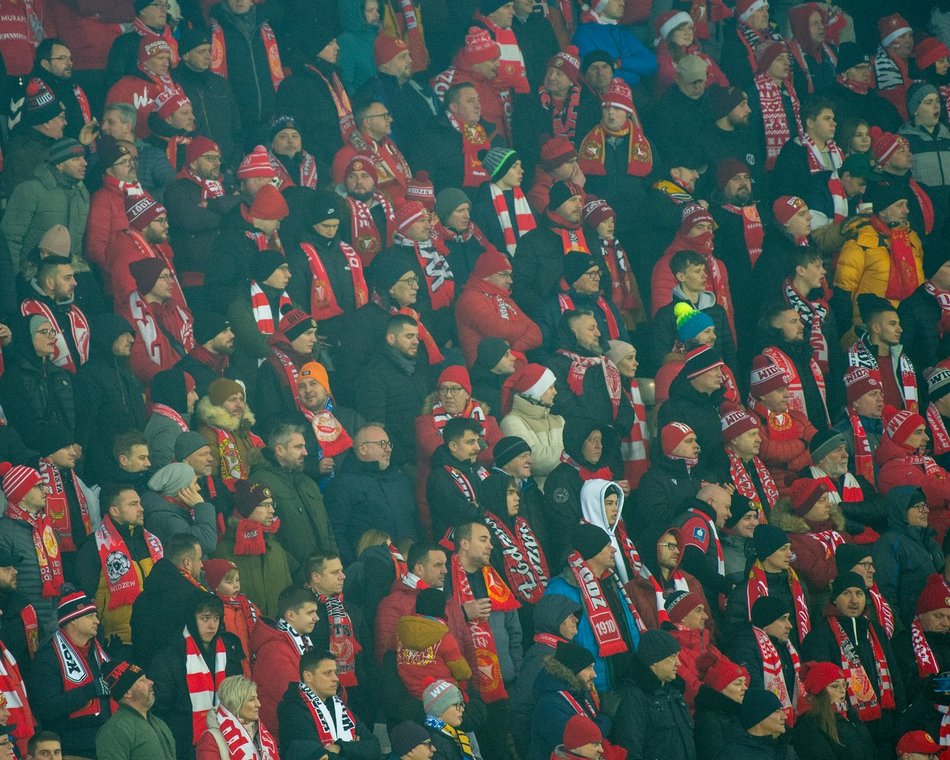 Kibice na meczu Widzewa Łódź z Pogonią Szczecin