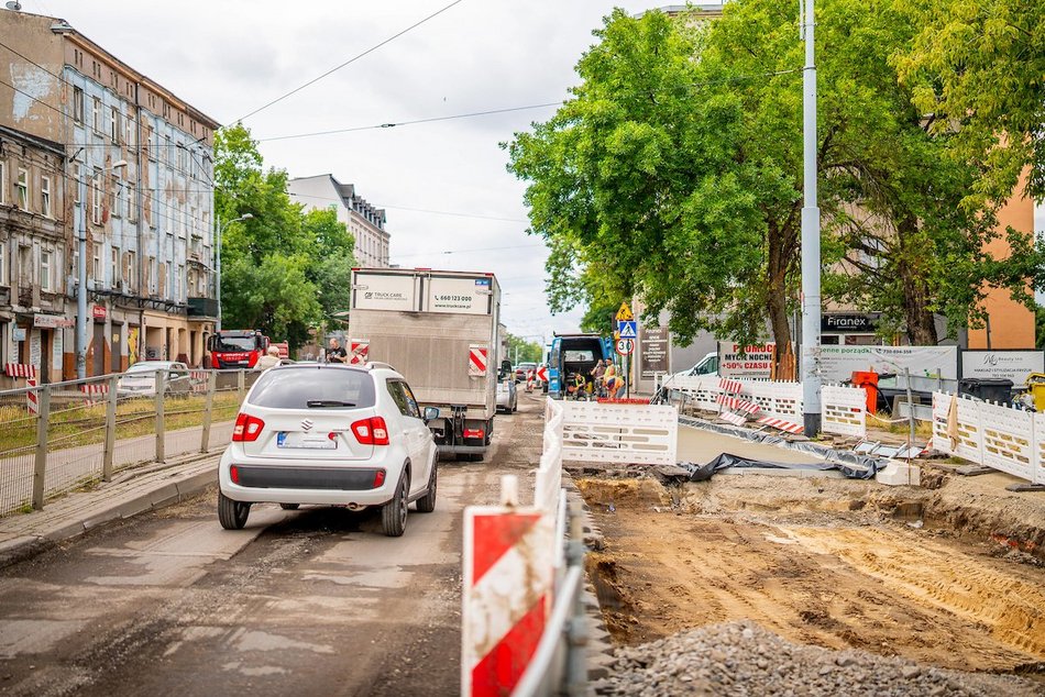Łódź. Remont Pabianickiej w Łodzi. Powstają kolejne metry nowej nawierzchni i chodników