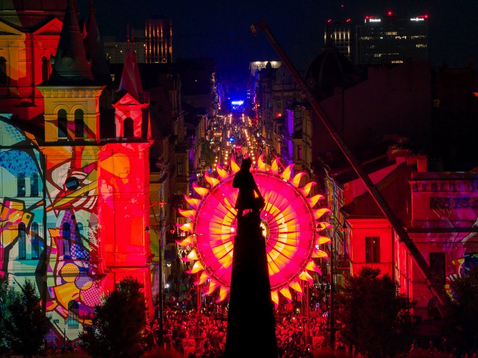 Light Move Festival 2025 Łódź z drona! Wybierz się na lot nad rozświetlonym miastem