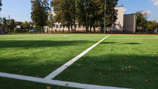 Orlik przy Szkole Podstawowej nr 143 w Łodzi wyremontowany! Zobacz efekty! [ZDJĘCIA]