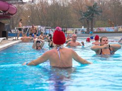 Pierwsze w tym sezonie morsowanie w Aquaparku Fala w Łodzi