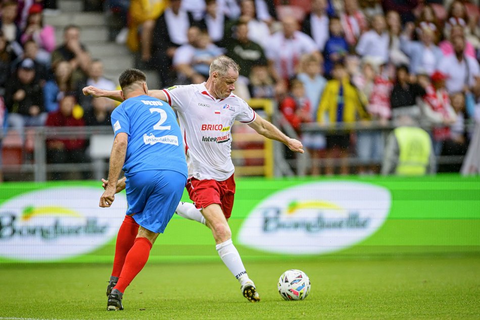 Łódź. Mecz Gwiazd w Łodzi. Na murawie Boniek, Krzynówek, Krychowiak