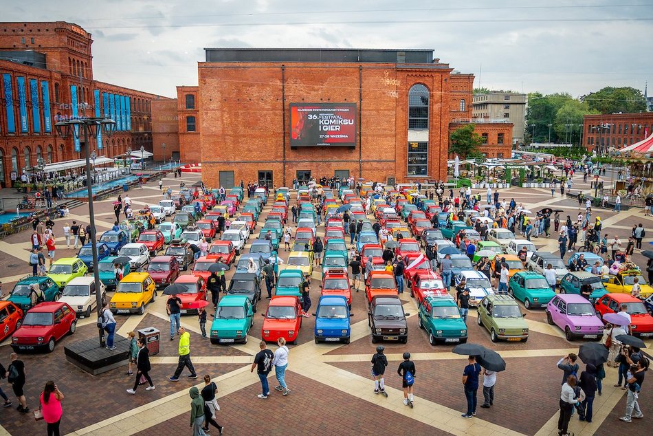 Łódź. Parada maluchów w Manufakturze! Kultowe fiaty 126p ciągle w modzie