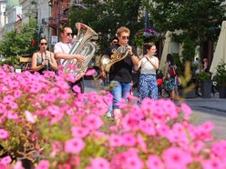 Orkiestra na ul. Piotrkowskiej z okazji 601. Urodzin Łodzi