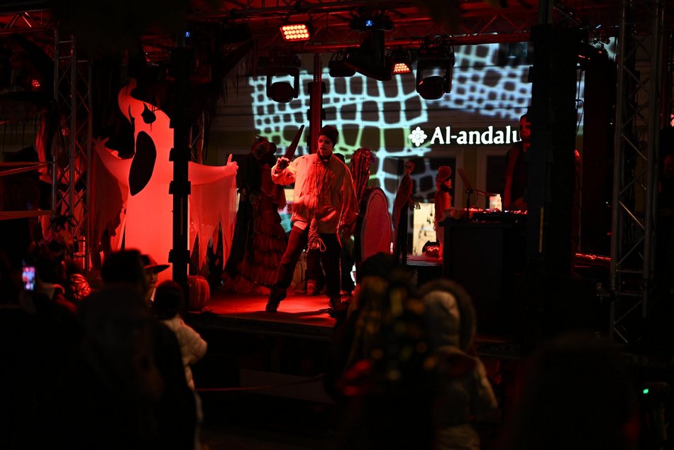 Łódź. Halloweenowa parada przeszła Piotrkowską w Łodzi. Tłumy duchów, czarownic i zombie!