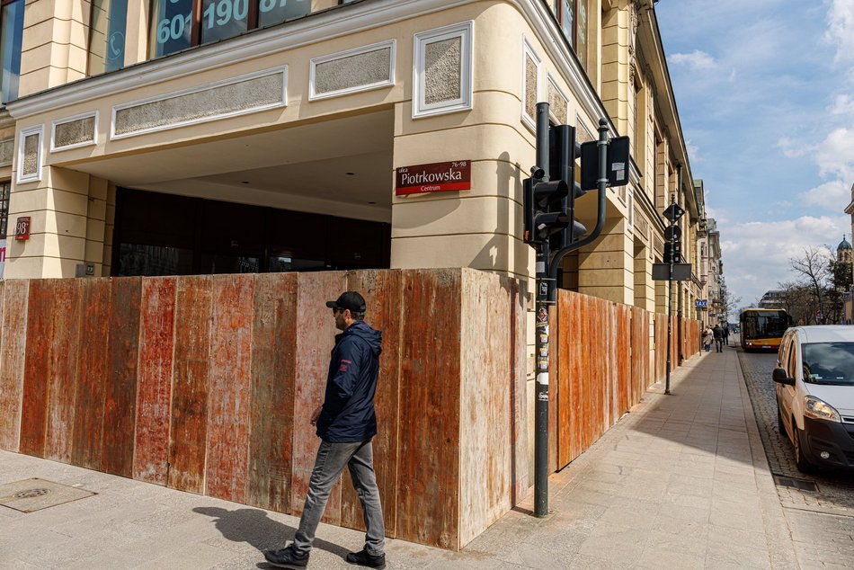 Dom Buta przy Piotrkowskiej nigdy już nie będzie taki sam! Trwa zabudowa podcieni