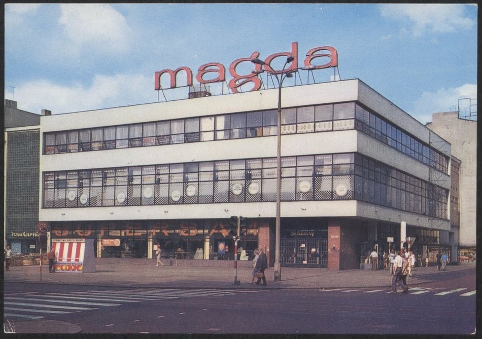 Szczytowy okres epoki gierkowskiej w Łodzi. Domy handlowe, nowe mieszkania i biurowce