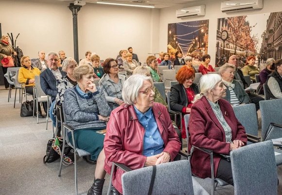 Akademia Pozytywnego Seniora. Bezpłatne wykłady w Fabryce Aktywności Miejskiej w Łodzi