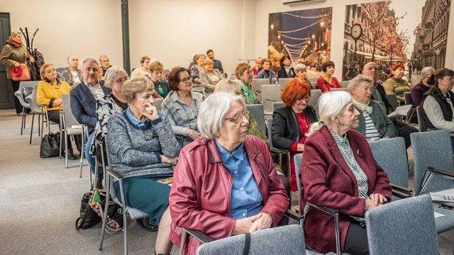 Akademia Pozytywnego Seniora. Bezpłatne wykłady w Fabryce Aktywności Miejskiej w Łodzi