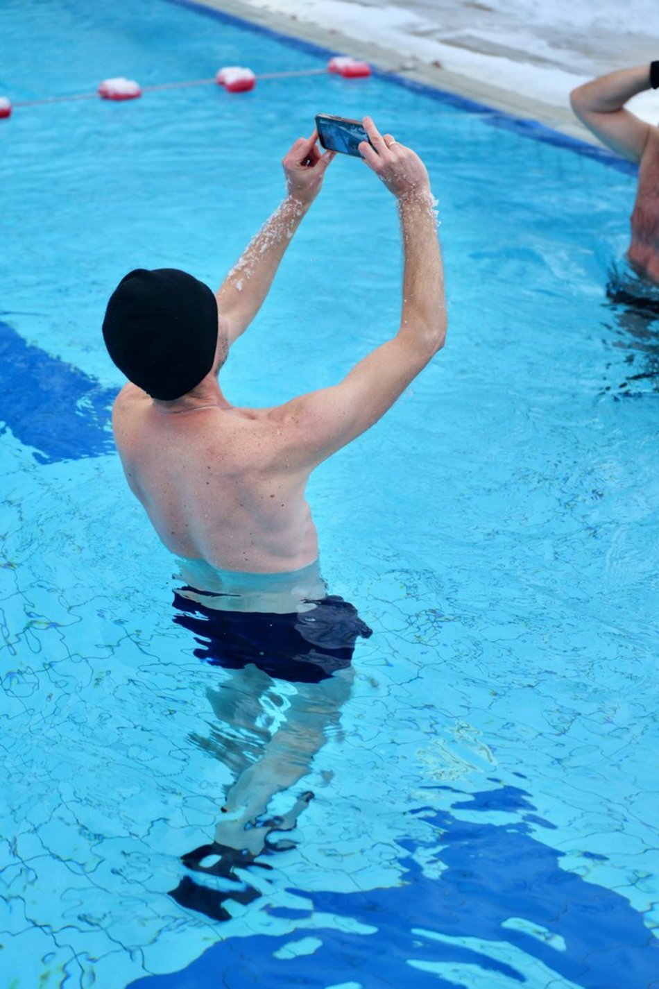 Łódź. Morsowanie w Aquaparku Fala