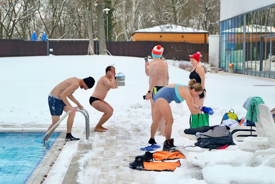 Łódź. Morsowanie w Aquaparku Fala