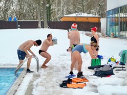 Łódź. Morsowanie w Aquaparku Fala