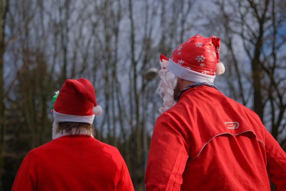 Łódź. Świąteczny bieg w parku Baden-Powella w Łodzi. Wspaniała atmosfera z nutą rywalizacji