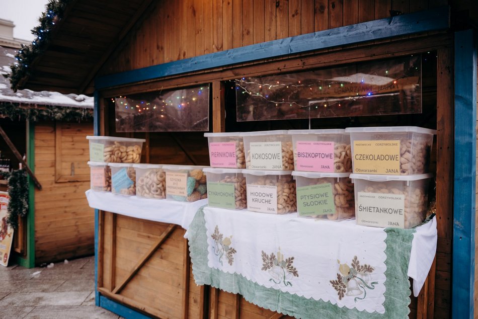 Łódź. Jarmark Bożonarodzeniowy na placu Wolności w Łodzi stoiska, kramy