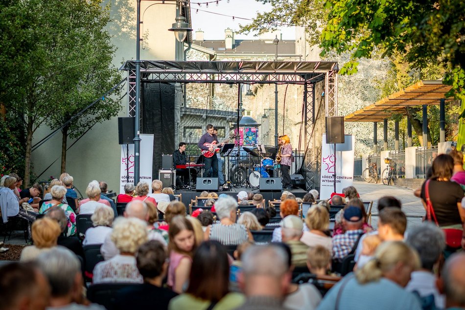 Łódź. Jazzowe Wtorki w Łodzi. Youth Jazz Band wystąpił w Pasażu Róży