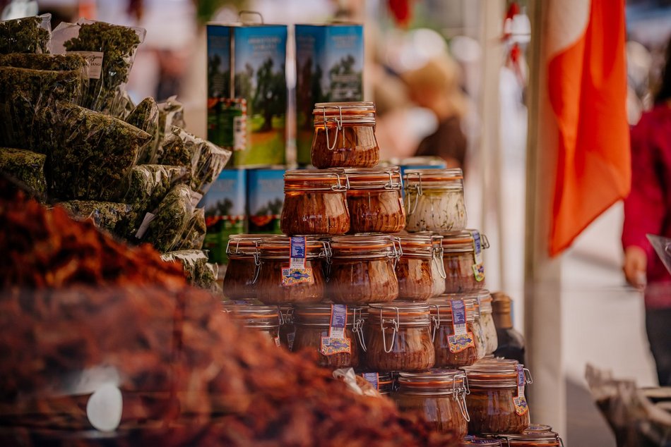 Łódź. Majówka w Manufakturze w Łodzi. Włoski jarmark, festiwal karuzel i wiele więcej