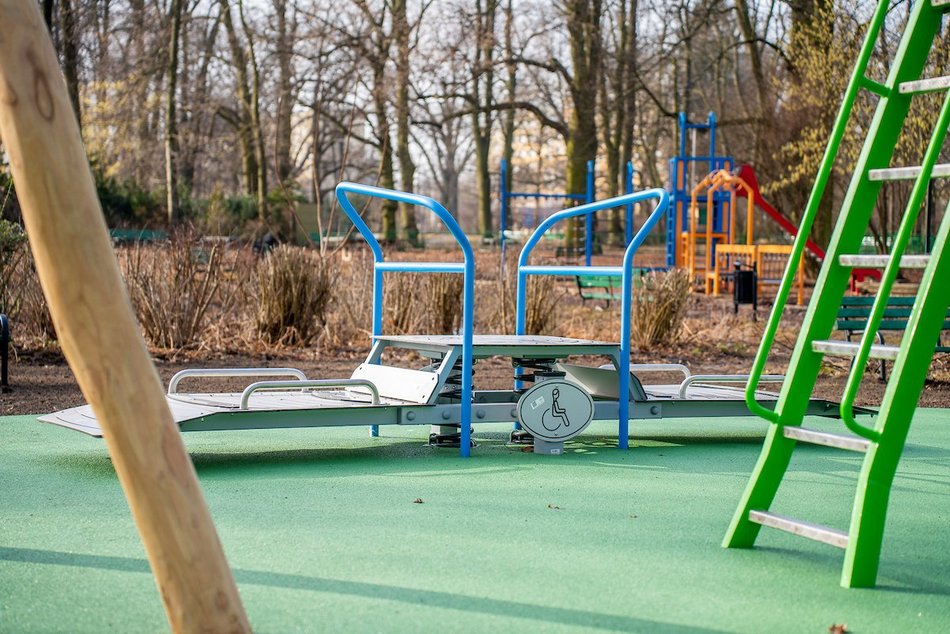 Łódź. Plac zabaw w Parku Julianowskim w Łodzi
