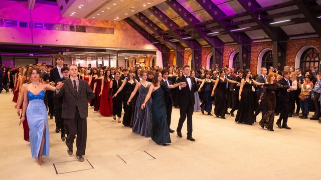 Studniówka I LO w Łodzi. Wielki bal w hotelu Andel's [ZDJĘCIA]