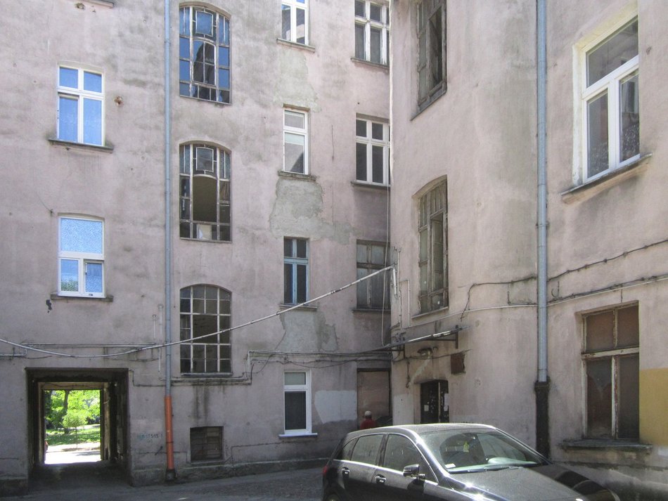 Kamienica przy ul. Mielczarskiego 33 przed remontem