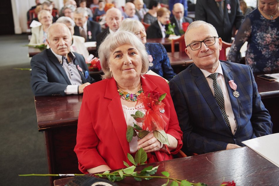 Uroczystość wręczenia medali z okazji długiego pożycia małżeńskiego