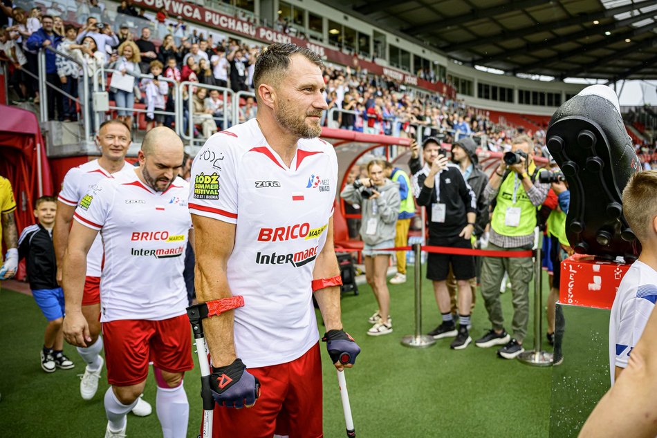 Łódź. Mecz Gwiazd w Łodzi. Na murawie Boniek, Krzynówek, Krychowiak