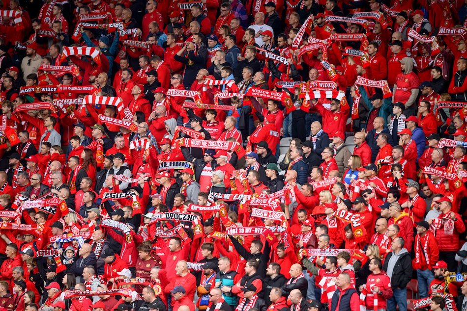 Łódź. Kibice na meczu Widzewa Łódź z Rakowem Częstochowa
