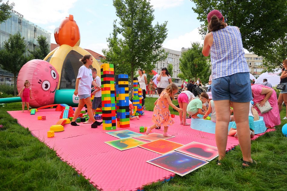 Łodzianie świętują 602. Urodziny Łodzi na Piotrkowskiej i placu Wolności