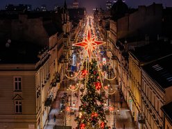 Łódź. Jarmark Bożonarodzeniowy w Łodzi nocą