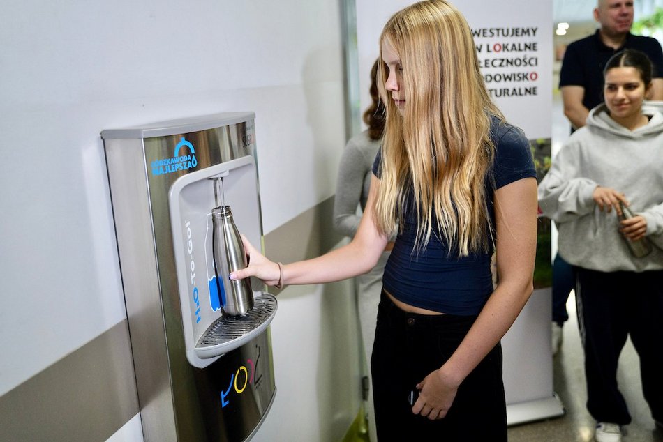 Zdroje z wodą w kolejnych szkołach w Łodzi! To prawdziwa nauka ekologii