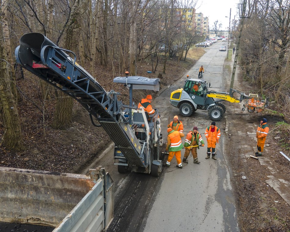 W marcu robotnicy naprawiali drogi w ponad 400 lokalizacjach