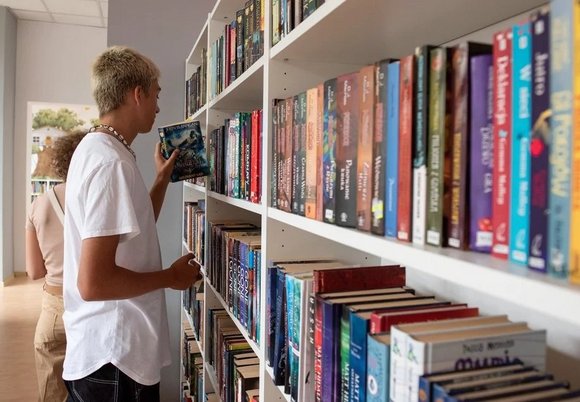 Tydzień w Bibliotece Miejskiej w Łodzi. Wędrówki po świecie kwantów i płyty analogowe