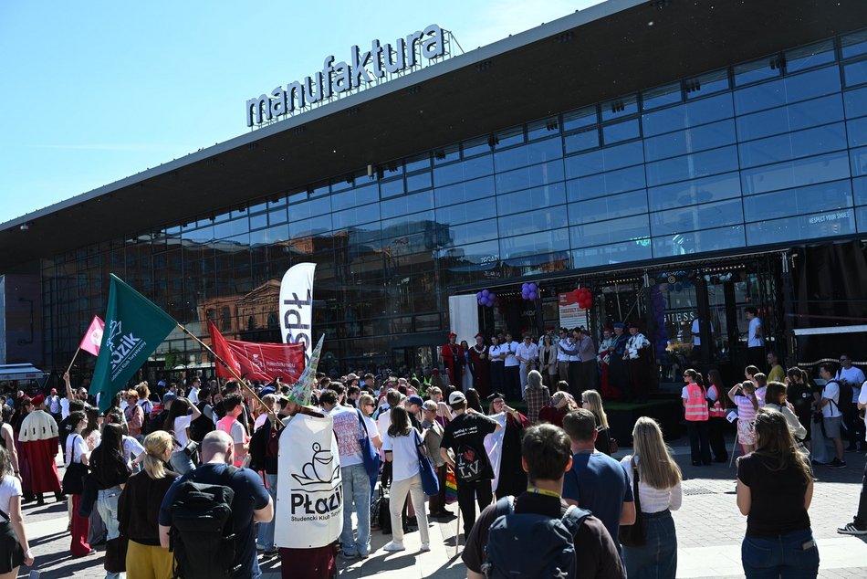 Łódź. Juwenalia 2026 w Łodzi czas start! Kolorowa parada studentów przeszła Piotrkowską