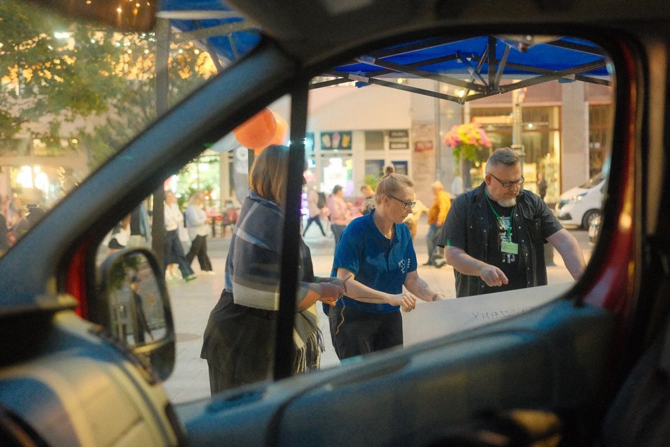 Łódź. Namiot Pełen Wsparcia w pasażu Schillera w Łodzi. Specjaliści pomogą potrzebującym